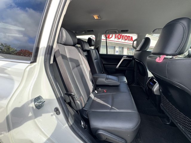 2021 Toyota Prado VX image 13
