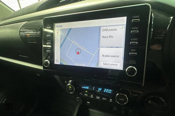2021 Toyota Hilux SR5 image 17