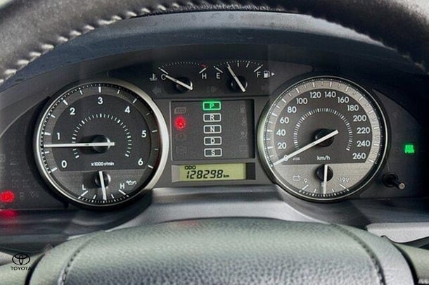 2017 Toyota LANDCRUISER GXL image 19