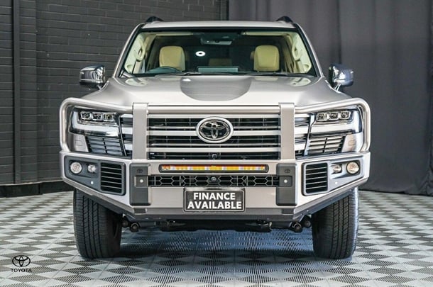 2024 Toyota Landcruiser Sahara image 3