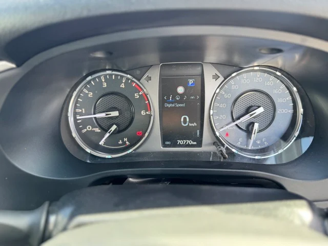 2022 Toyota Hilux SR5 image 10