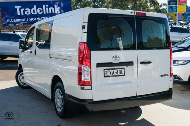 2022 Toyota HIACE LWB image 2