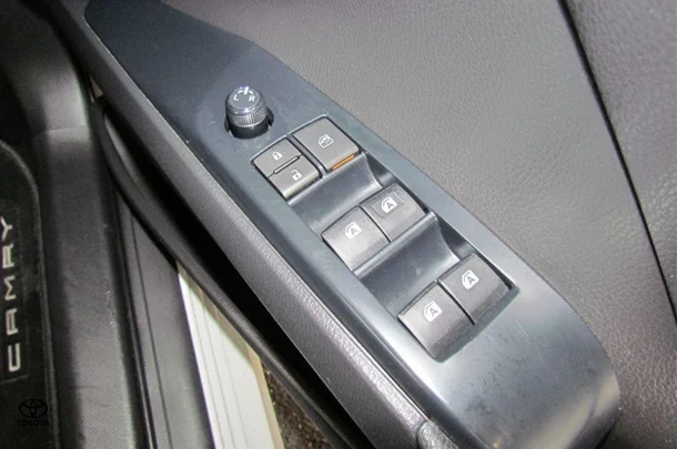 2021 Toyota Camry Hybrid Ascent image 10