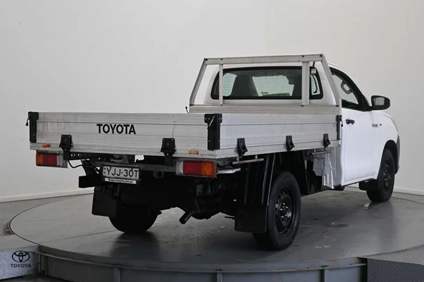 2019 Toyota Hilux 4x2 Workmate image 5