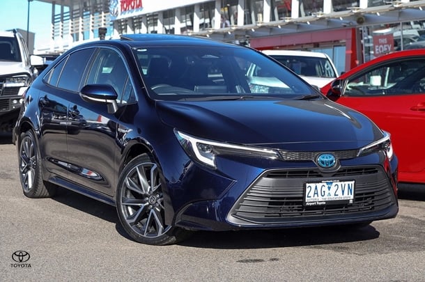 2024 Toyota Corolla Sedan Hybrid ZR image 1