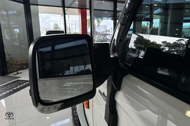 2023 Toyota LC Military GXL image 36