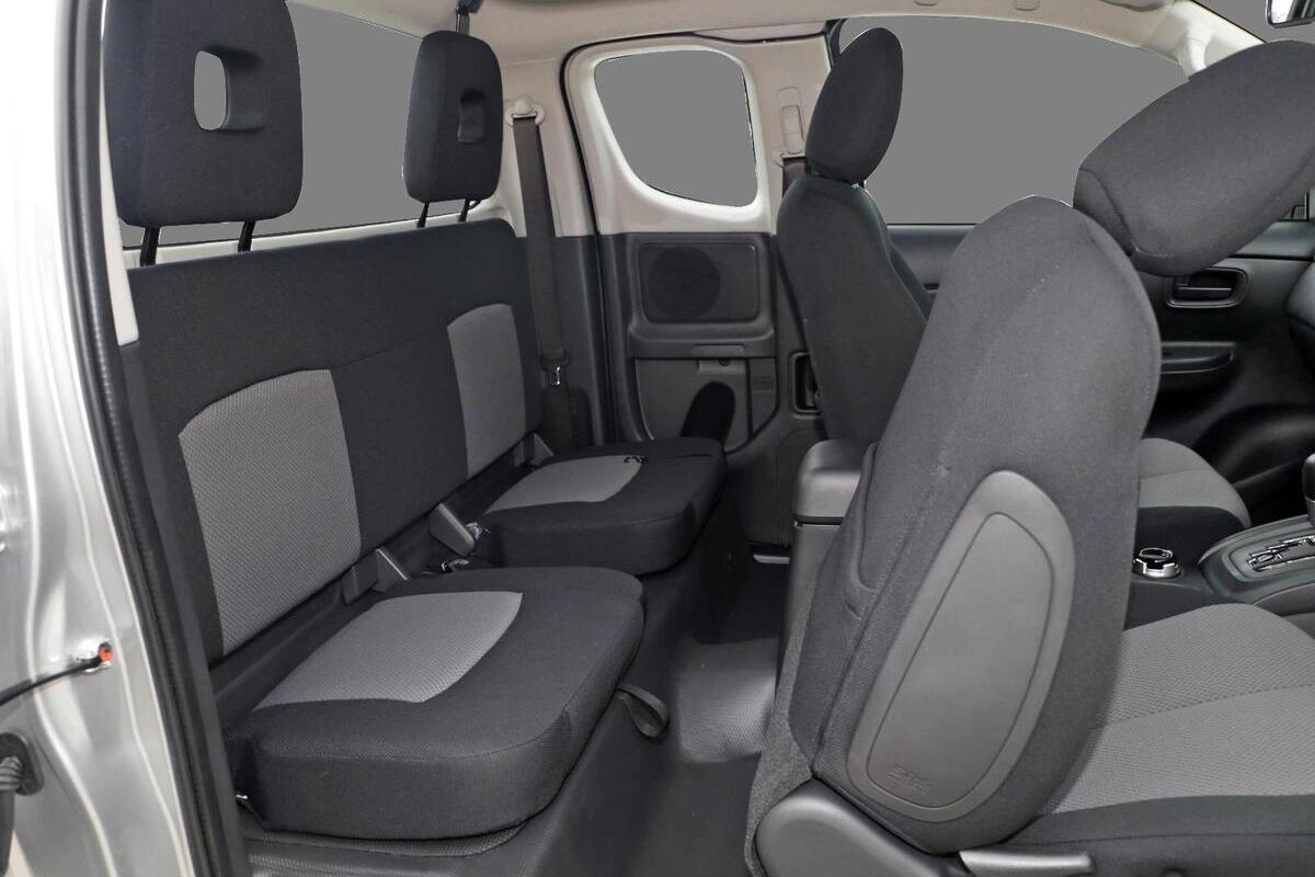 2024 Mitsubishi Triton GLX MR Manual 4x4 MY23 image 6