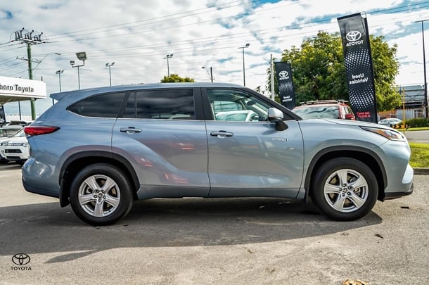 2023 Toyota Kluger Hybrid GX image 3