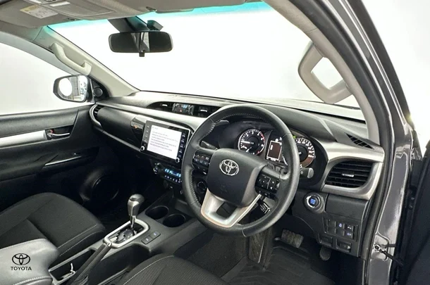 2022 Toyota Hilux SR5 image 16