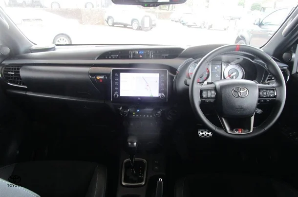 2023 Toyota Hilux GR-S image 18