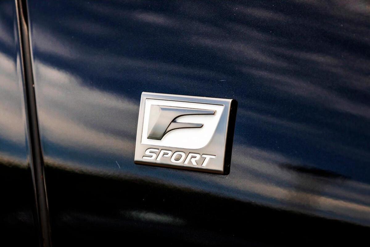 2024 Lexus ES ES300h F Sport Auto image 9