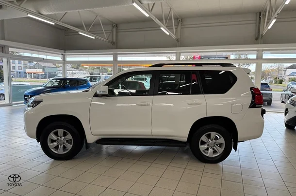 2022 Toyota Prado GXL image 3
