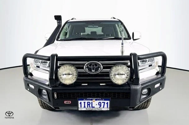 2021 Toyota LANDCRUISER GXL image 2