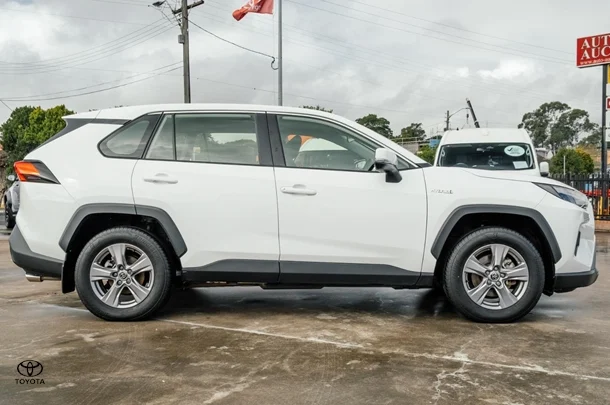 2024 Toyota RAV4 Hybrid GX-2WD image 3