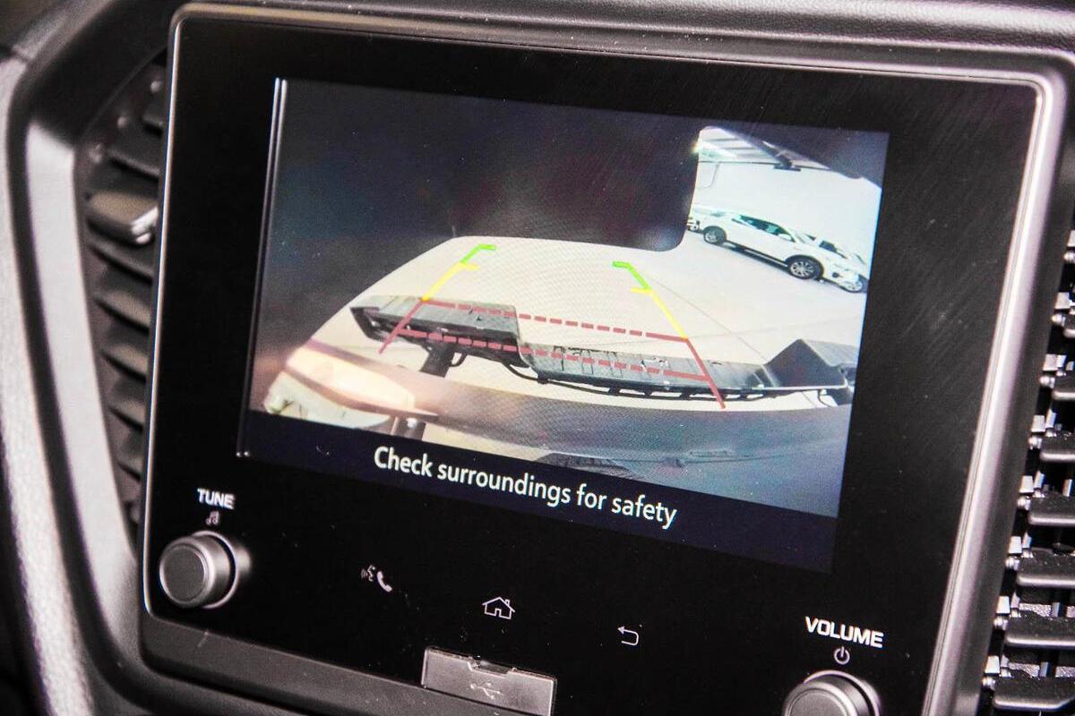 2025 Isuzu D-MAX SX Manual 4x4 MY24 image 10