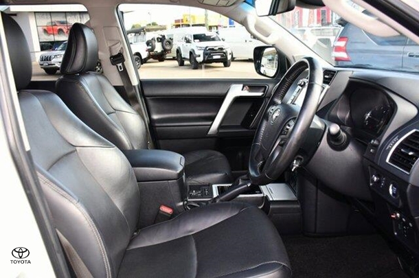 2019 Toyota Prado VX image 9