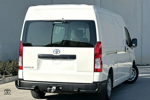 2022 Toyota Hiace SLWB image 9