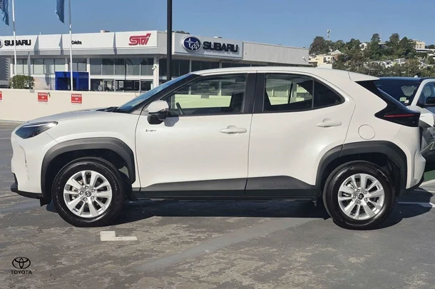 2024 Toyota Yaris Cross Hybrid GX image 5