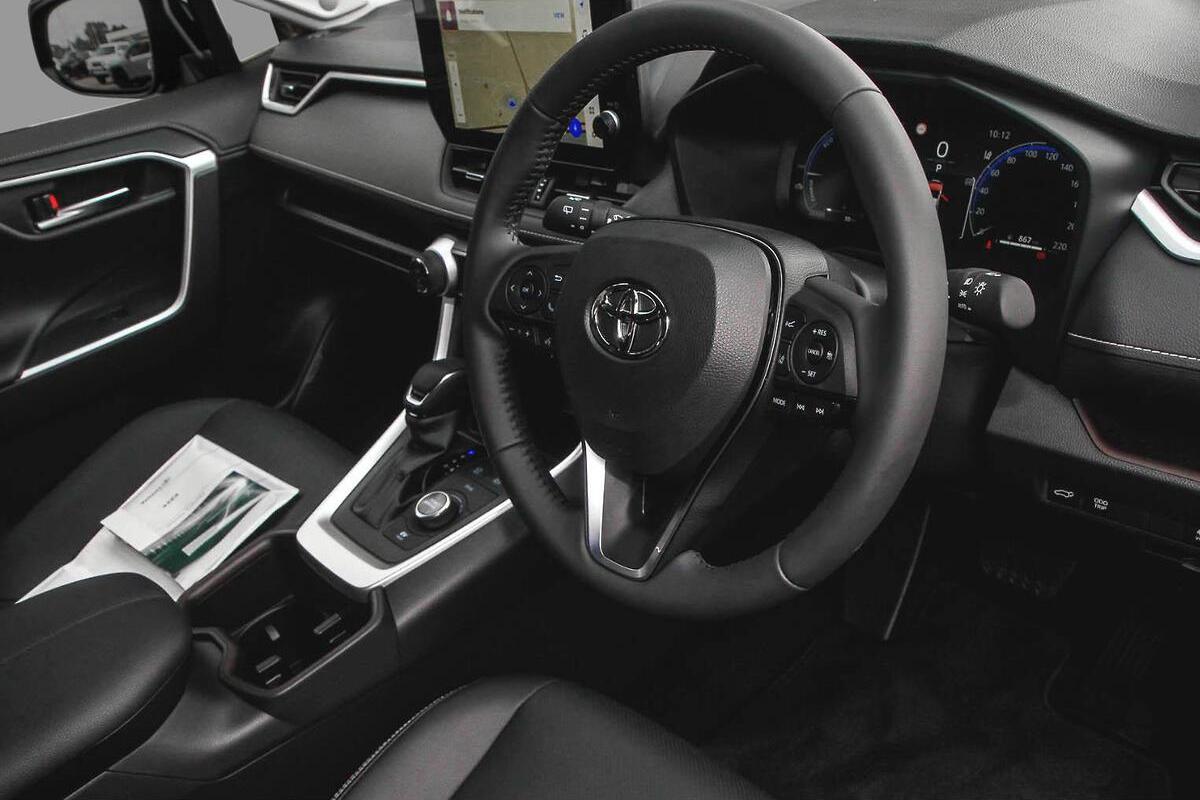 2024 Toyota RAV4 Cruiser Auto eFour image 6