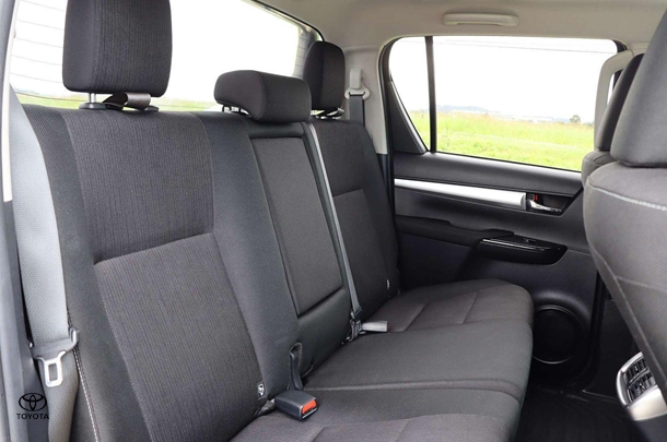 2020 Toyota Hilux 4x4 SR5 image 20