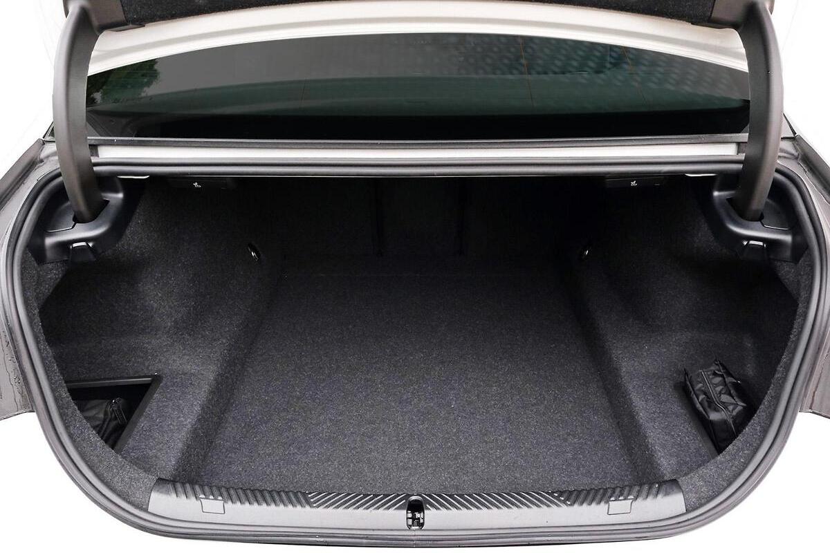 2024 BMW 5 Series 520i M Sport G60 Auto image 8