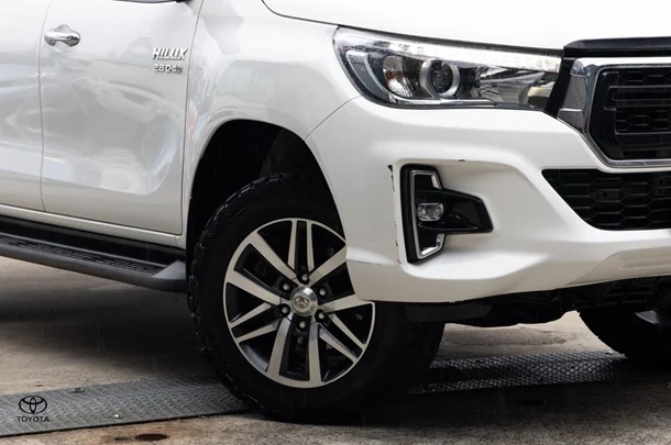 2018 Toyota Hilux 4x4 SR5 image 6