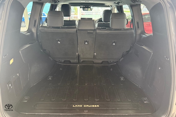 2022 Toyota Landcruiser GR-S image 14