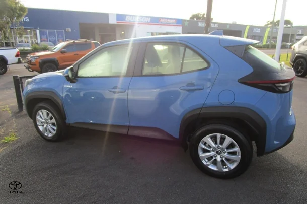 2021 Toyota Yaris Cross Hybrid GX image 2