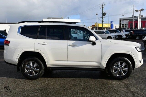 2023 Toyota Landcruiser VX image 16