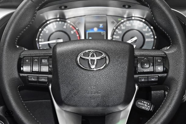 2024 Toyota Hilux 4x4 SR5 image 14