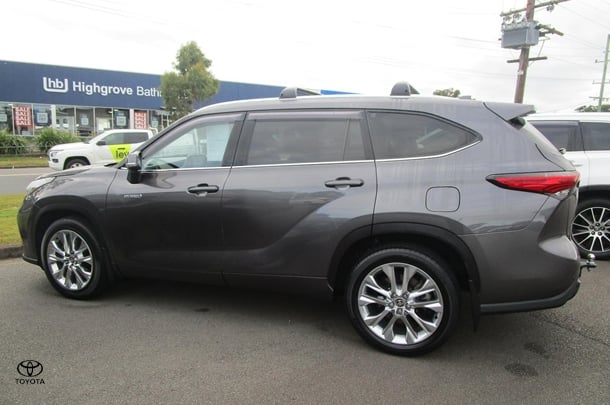 2021 Toyota Kluger Hybrid AWD GRANDE image 2