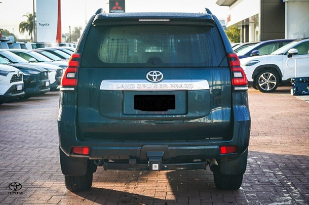 2022 Toyota Prado VX image 7