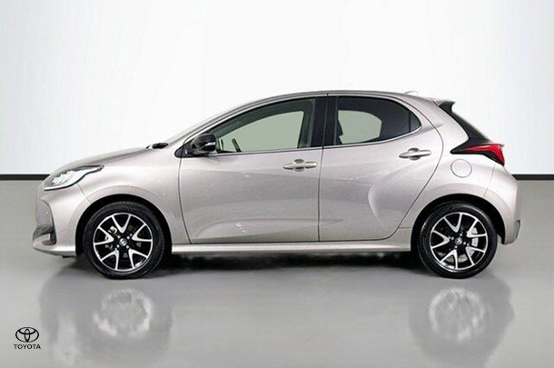 2020 Toyota Yaris ZR image 5