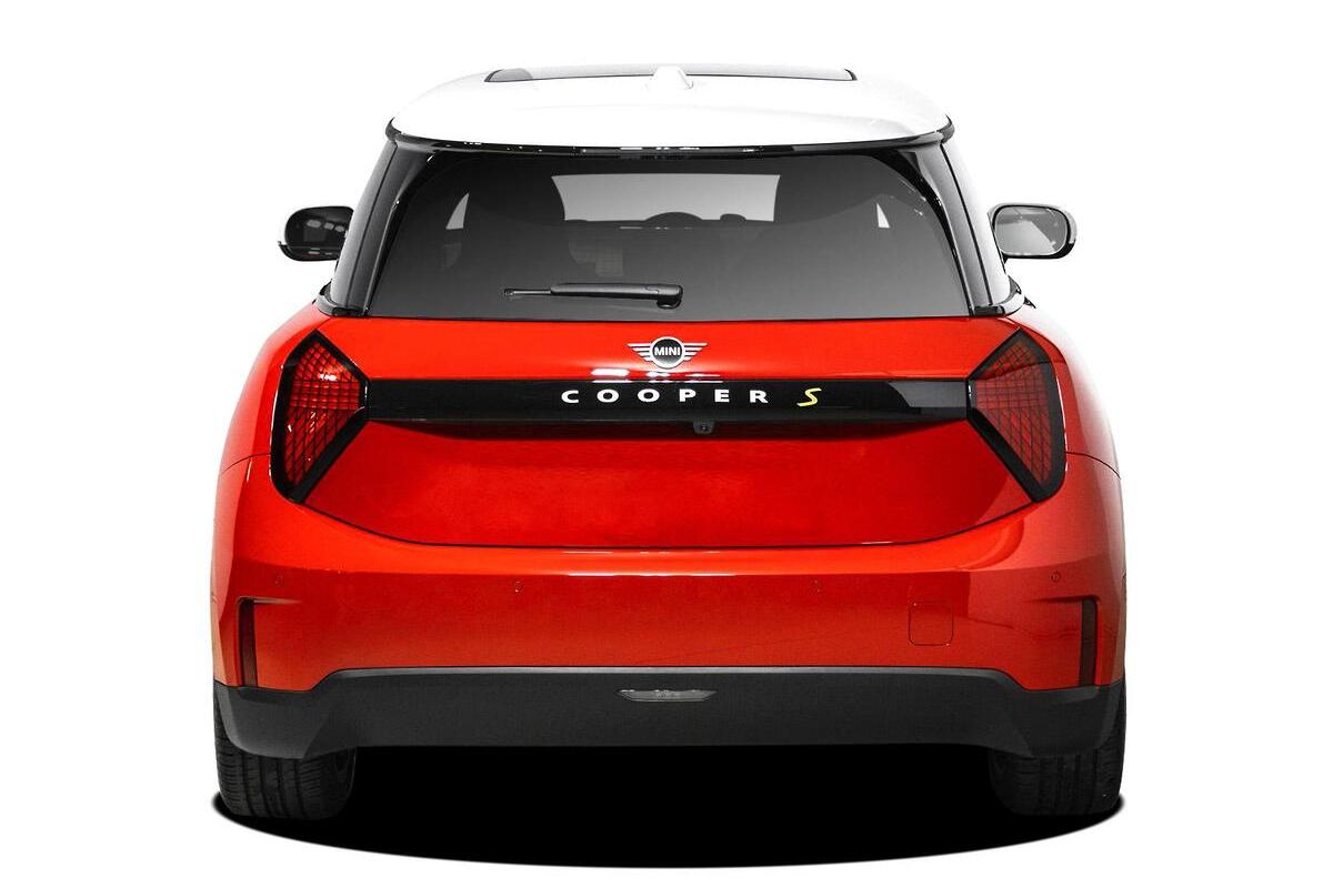 2024 MINI Cooper SE Favoured Auto image 3