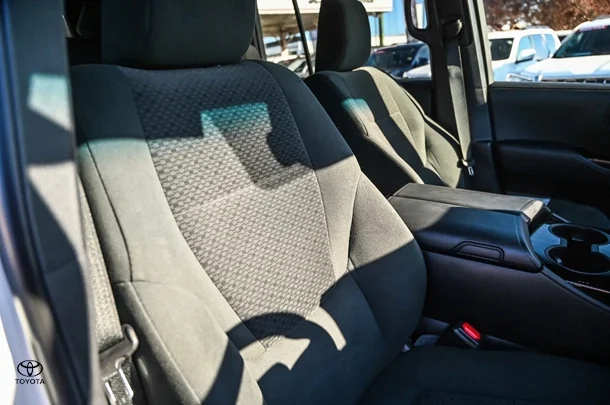 2023 Toyota Landcruiser GXL image 7