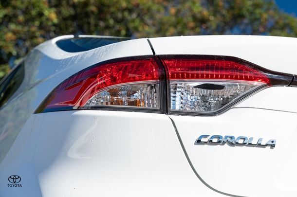 2020 TOYOTA Corolla Sedan Hybrid Ascent Sport image 22