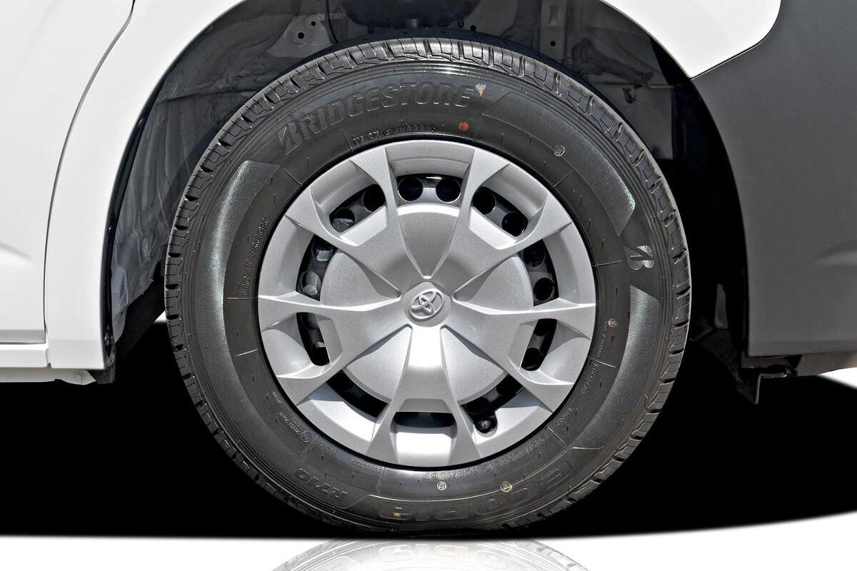 2025 Toyota Hiace LWB Auto image 6