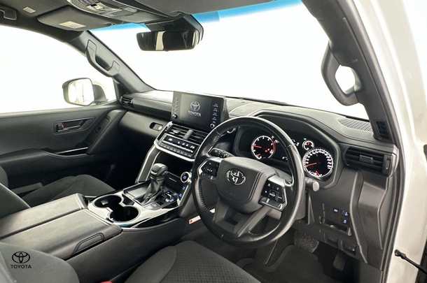 2023 Toyota Landcruiser GXL image 15