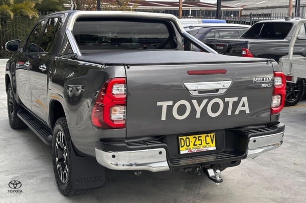 2020 Toyota HiLux 4x4 SR5 image 11