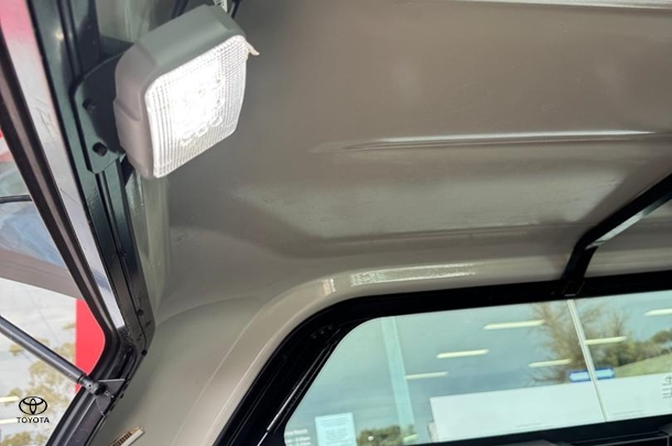 2022 Toyota Hilux SR5 image 22