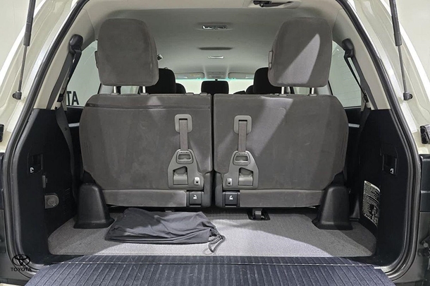 2020 Toyota Landcruiser GXL image 32