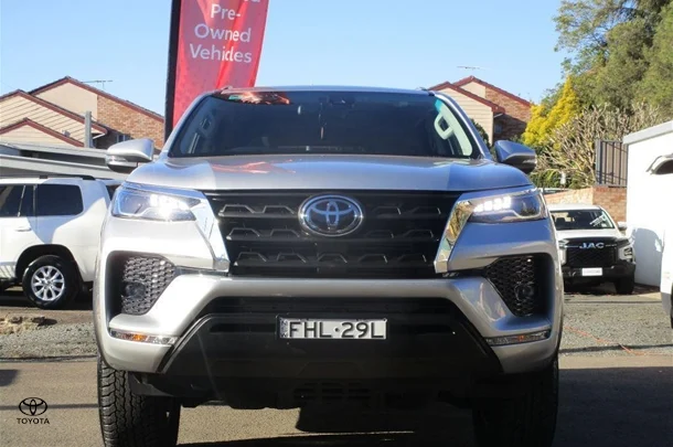 2024 Toyota Fortuner GXL image 3