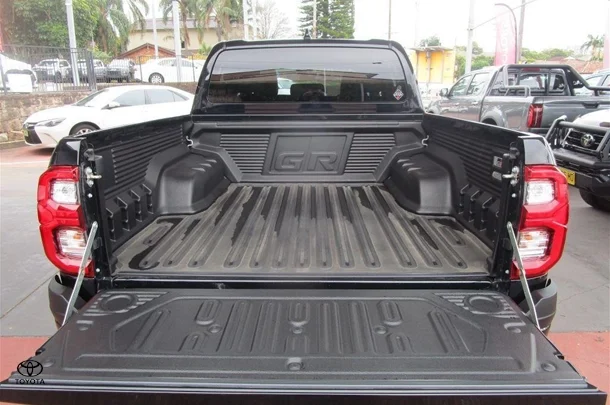 2023 Toyota Hilux GR-S image 17