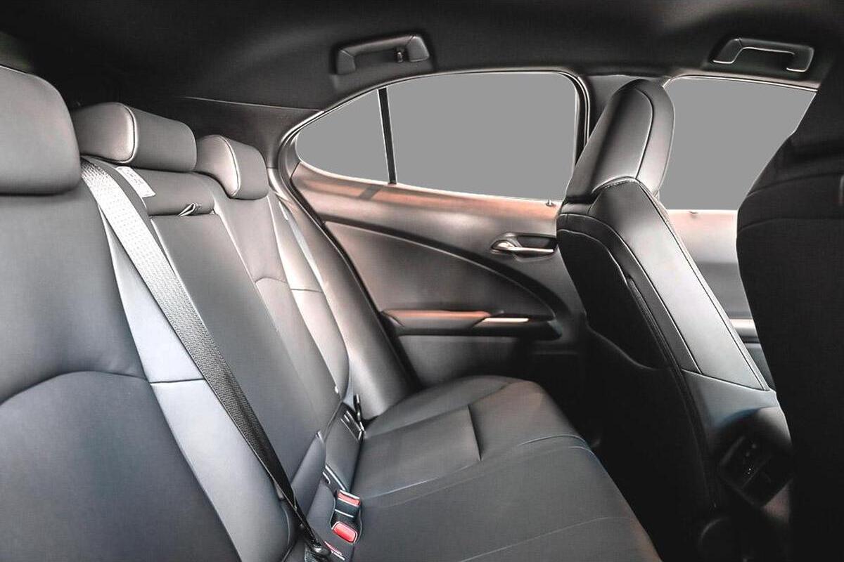 2024 Lexus UX UX300e Luxury Auto FWD image 7