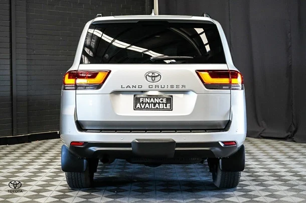 2023 Toyota Landcruiser VX image 6
