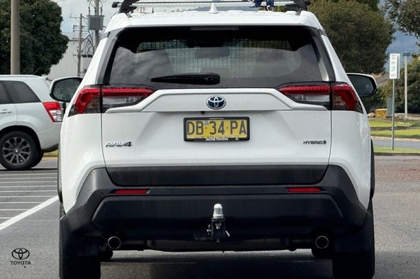 2021 Toyota RAV4 HYBRID GX AWD image 6