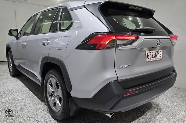 2024 Toyota RAV4 Hybrid GX-2WD image 5