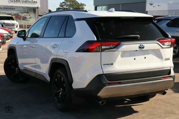 2024 Toyota RAV4 Hybrid Cruiser-AWD image 3