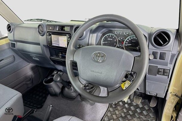 2022 Toyota LANDCRUISER MILITARY GXL image 10
