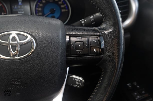 2019 Toyota HILUX SR5 image 12